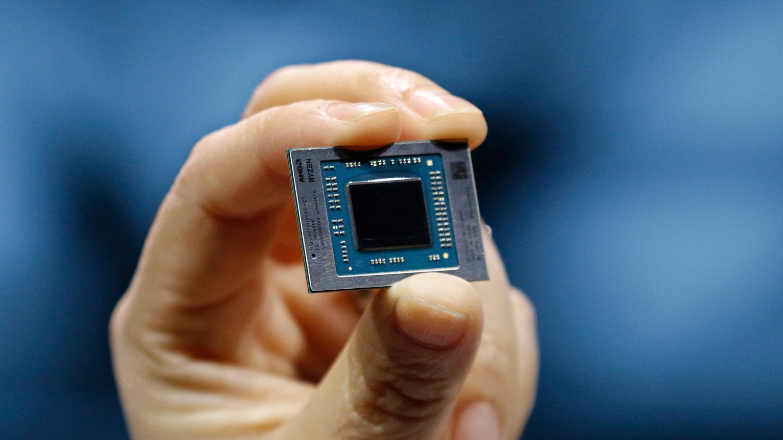 AMD hợp tác sản xuất mẫu máy tính siêu nhỏ, chỉ to bằng… con CPU!