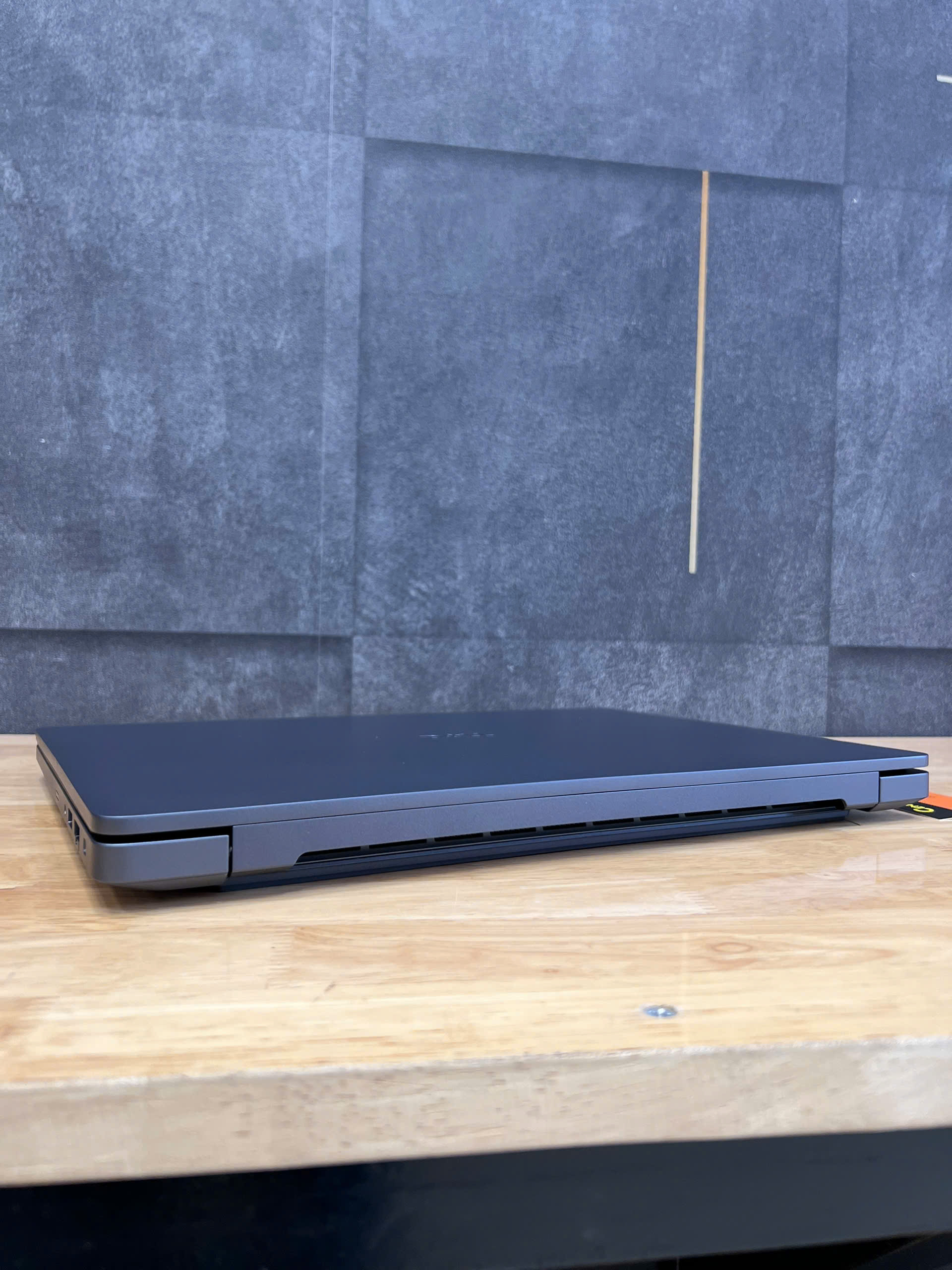 Dell Pro Max 16 MC16250 Core Ultra 7 265H RAM 64GB SSD 2TB NVIDIA RTX PRO 2000 Blackwell 8GB GDDR7, 16 inch FHD+(1920*1200)- Máy Like New - ảnh 4