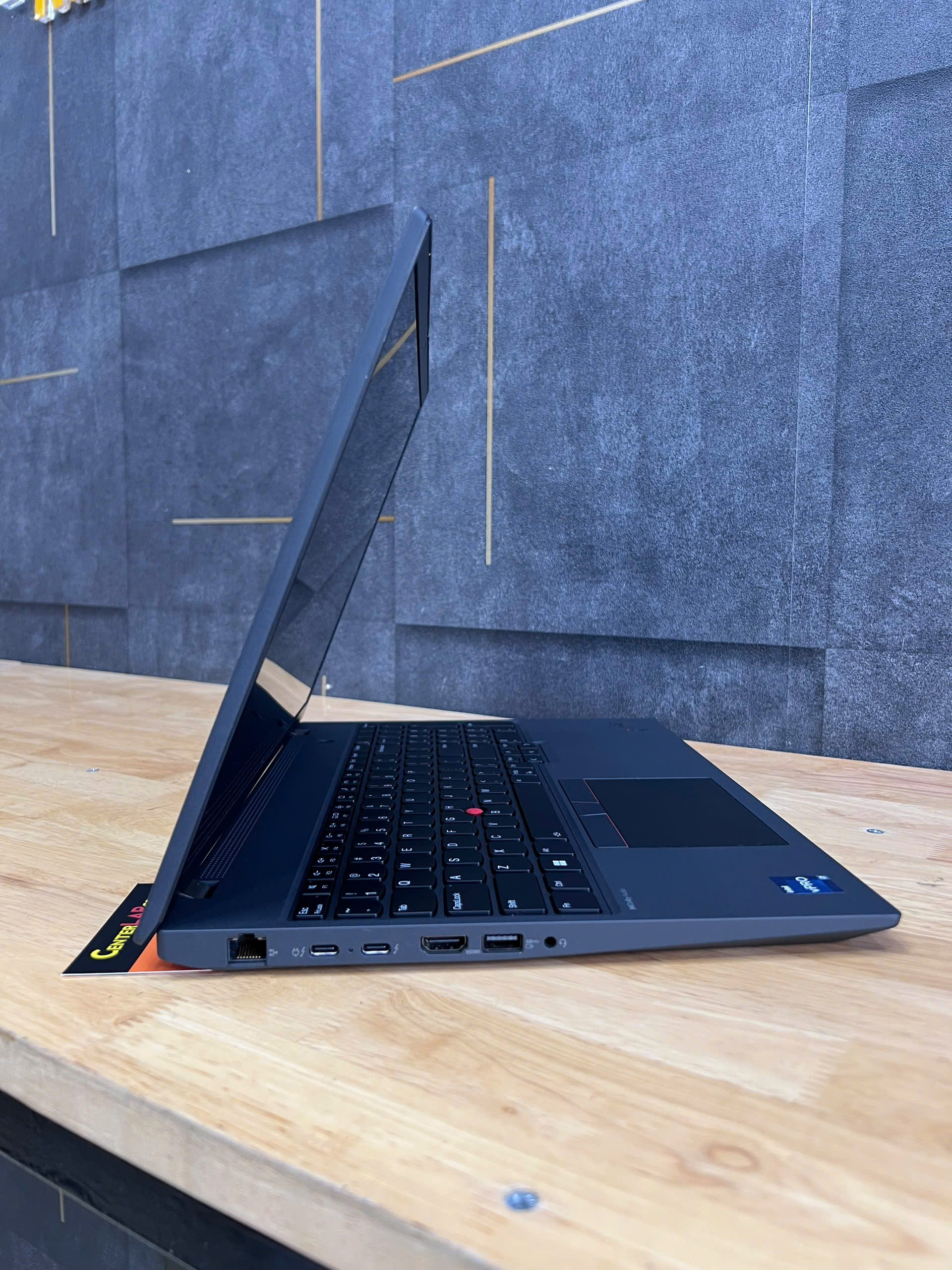Lenovo Thinkpad T16 Gen 2, Core i7 1365U Ram 16GB, SSD 512GB, 15.6" IPS FHD Touch- Máy Mới 99% - ảnh 3