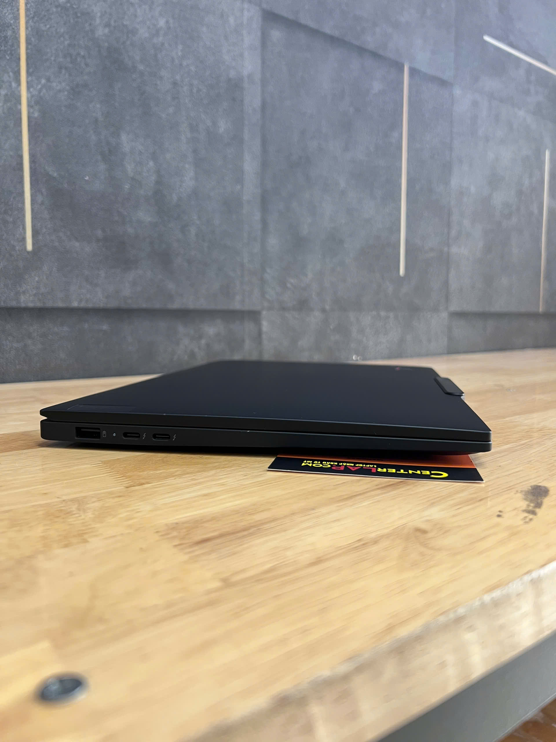 Lenovo ThinkPad X1 Carbon Gen 13 2025 Core Ultra 7 265U RAM 32GB SSD 1TB 14" FHD Touch  - Máy Likenew - ảnh 3